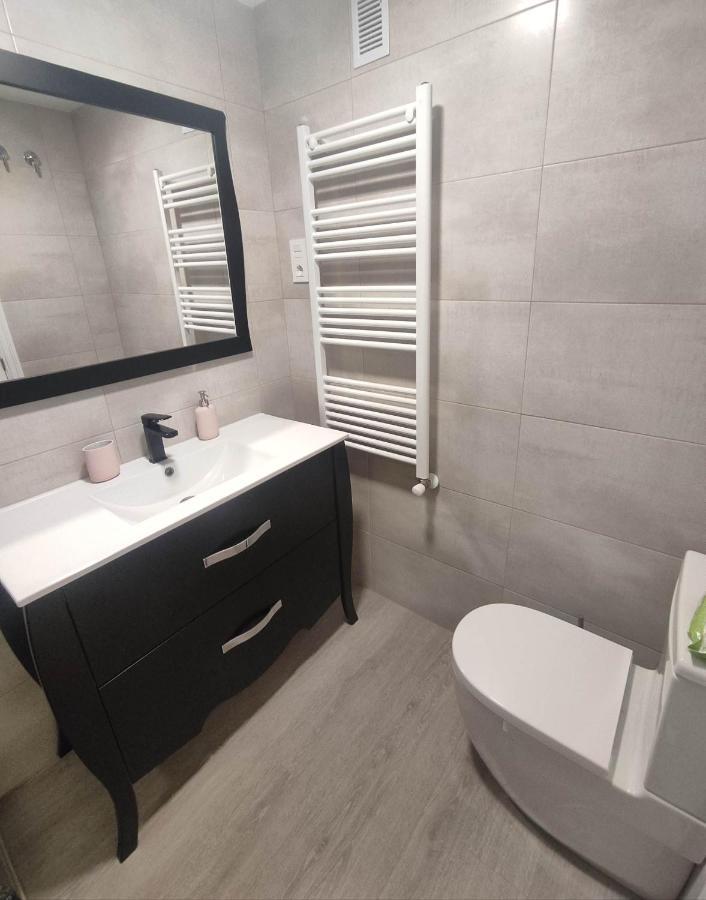 Appartamento Precioso apartamento con terraza y piscina Castro Urdiales Esterno foto