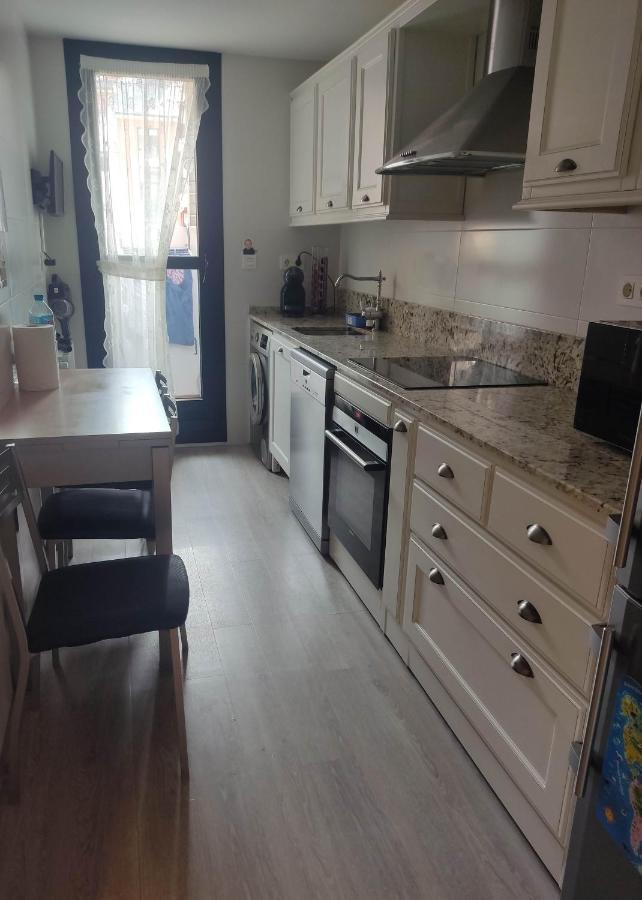 Appartamento Precioso apartamento con terraza y piscina Castro Urdiales Esterno foto