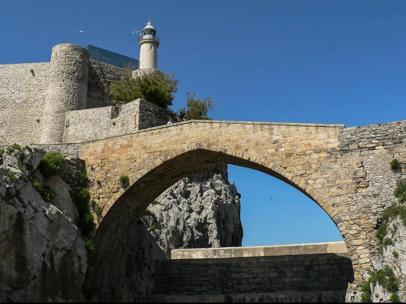 Appartamento Precioso apartamento con terraza y piscina Castro Urdiales Esterno foto
